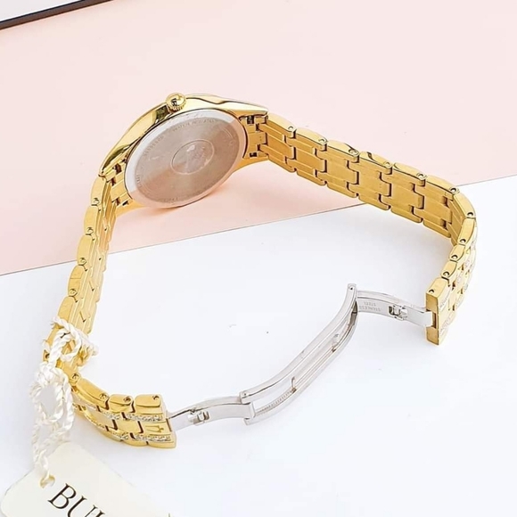 **NEW** Bulova Mother of Pearl Dial Ladies Watch - Picture 10 of 11